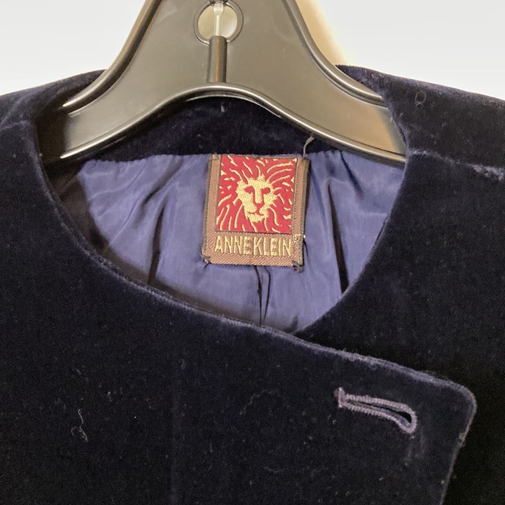 Ann Klein size 6 velour blazer. Dark Navy.Fully lined. Vintage. Shoulder pads. - Picture 5 of 8